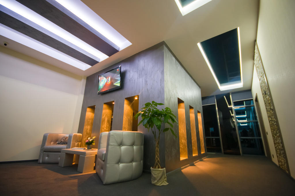 Hotel Aqua ทาร์กู จิอู ภายนอก รูปภาพ